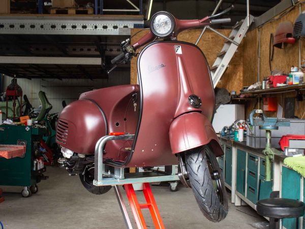 Vorschau: Vespa VNB 244 Schwarzrot Vorschau: Vespa VNB 244 Schwarzrot