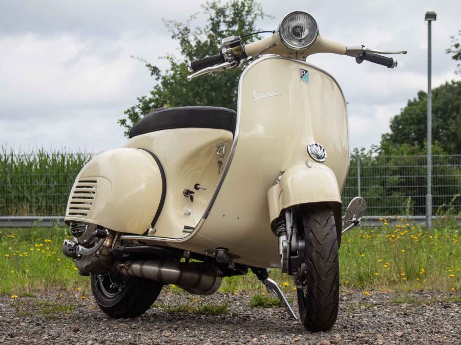 Custom Vespa VNB 244 Avorio 909
