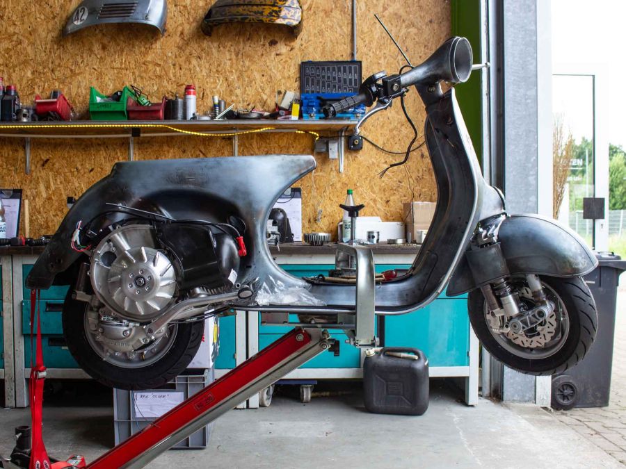 Custom Vespa VNB 244 Rawstyle