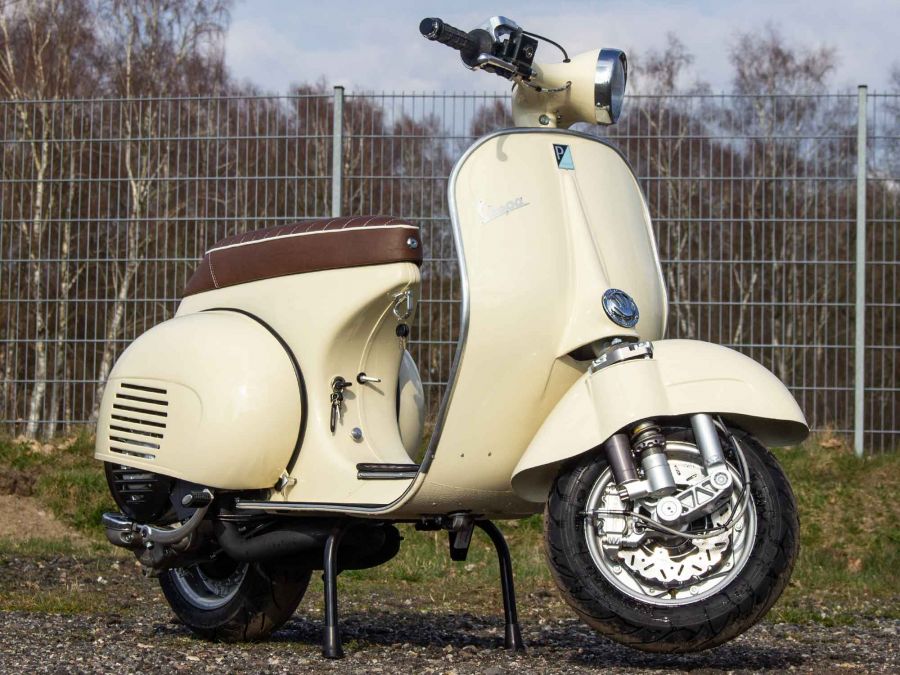 Custom Vespa VNB 125 Avorio 909