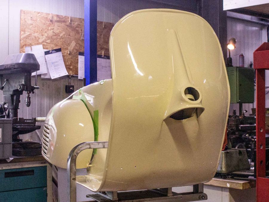 Custom Vespa VNB 125 Avorio 909