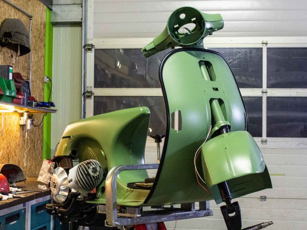 Vorschau: Custom Vespa PX 244 Grün Vorschau: Custom Vespa PX 244 Grün