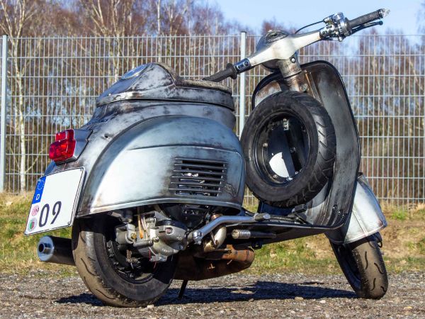 Vorschau: Custom Vespa Sprint 221 Rawstyle Vorschau: Custom Vespa Sprint 221 Rawstyle