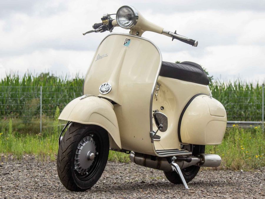 Custom Vespa VNB 244 Avorio 909