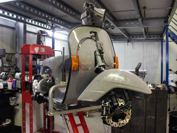 Vorschau: Custom Vespa PX 221 Sport Vorschau: Custom Vespa PX 221 Sport