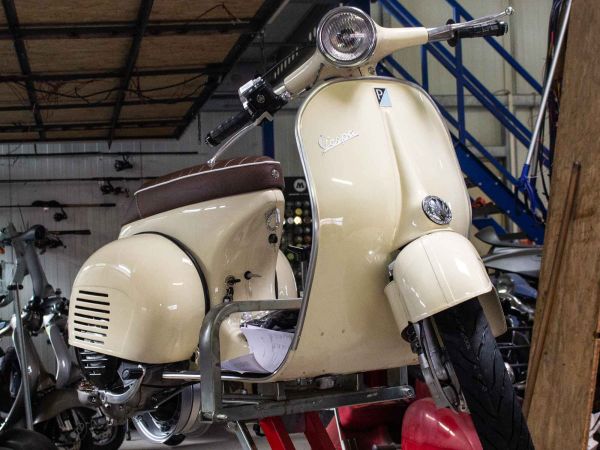 Vorschau: Custom Vespa VNB 125 Avorio 909 Vorschau: Custom Vespa VNB 125 Avorio 909