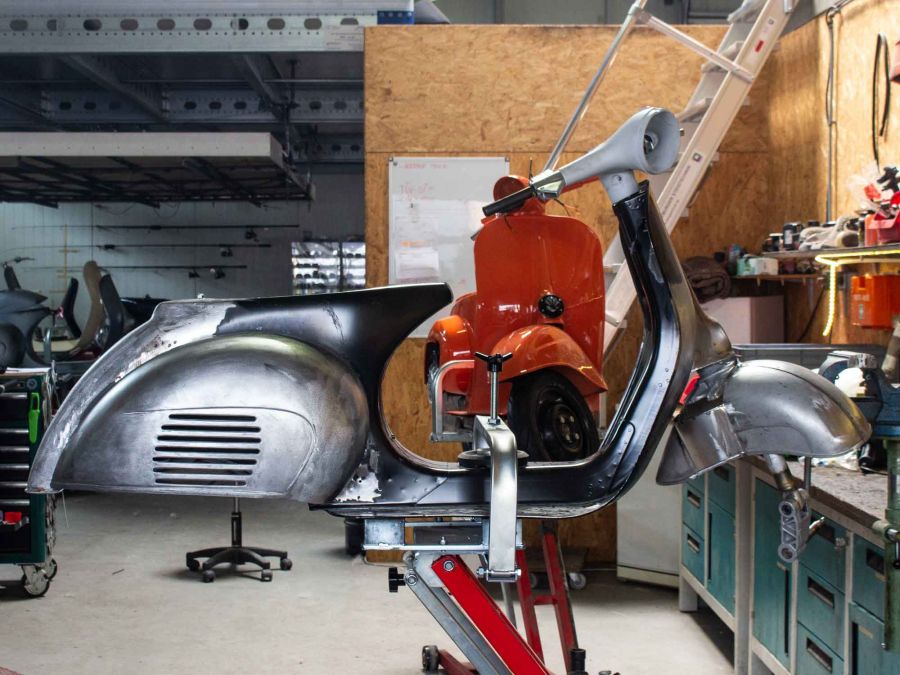 Custom Vespa VNB 244 Avorio 909