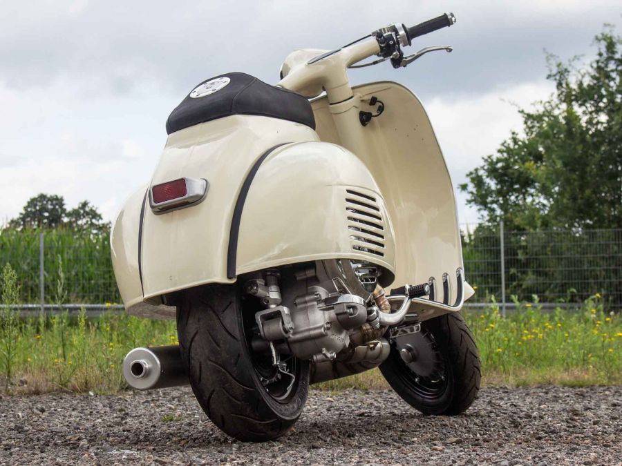 Custom Vespa VNB 244 Avorio 909