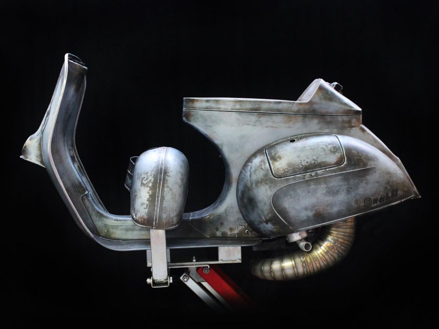 Vespa Rawstyle Lackierung und Rennauspuff-Sonderanfertigung