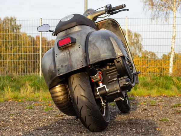 Custom Vespa SLS 300