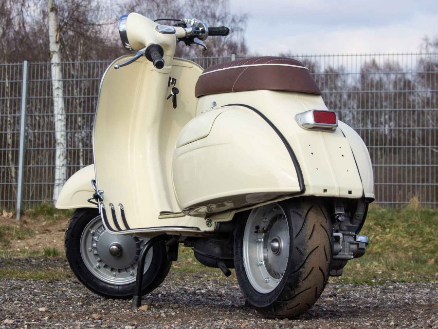Custom Vespa VNB 125 Avorio 909