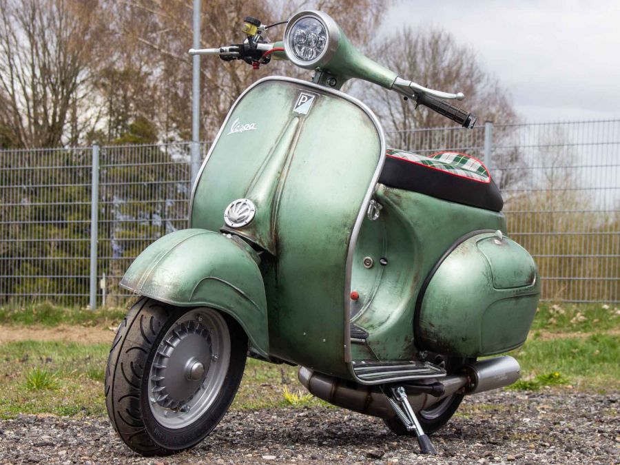 Custom Vespa VNB 244 Rawstyle Verde 6002