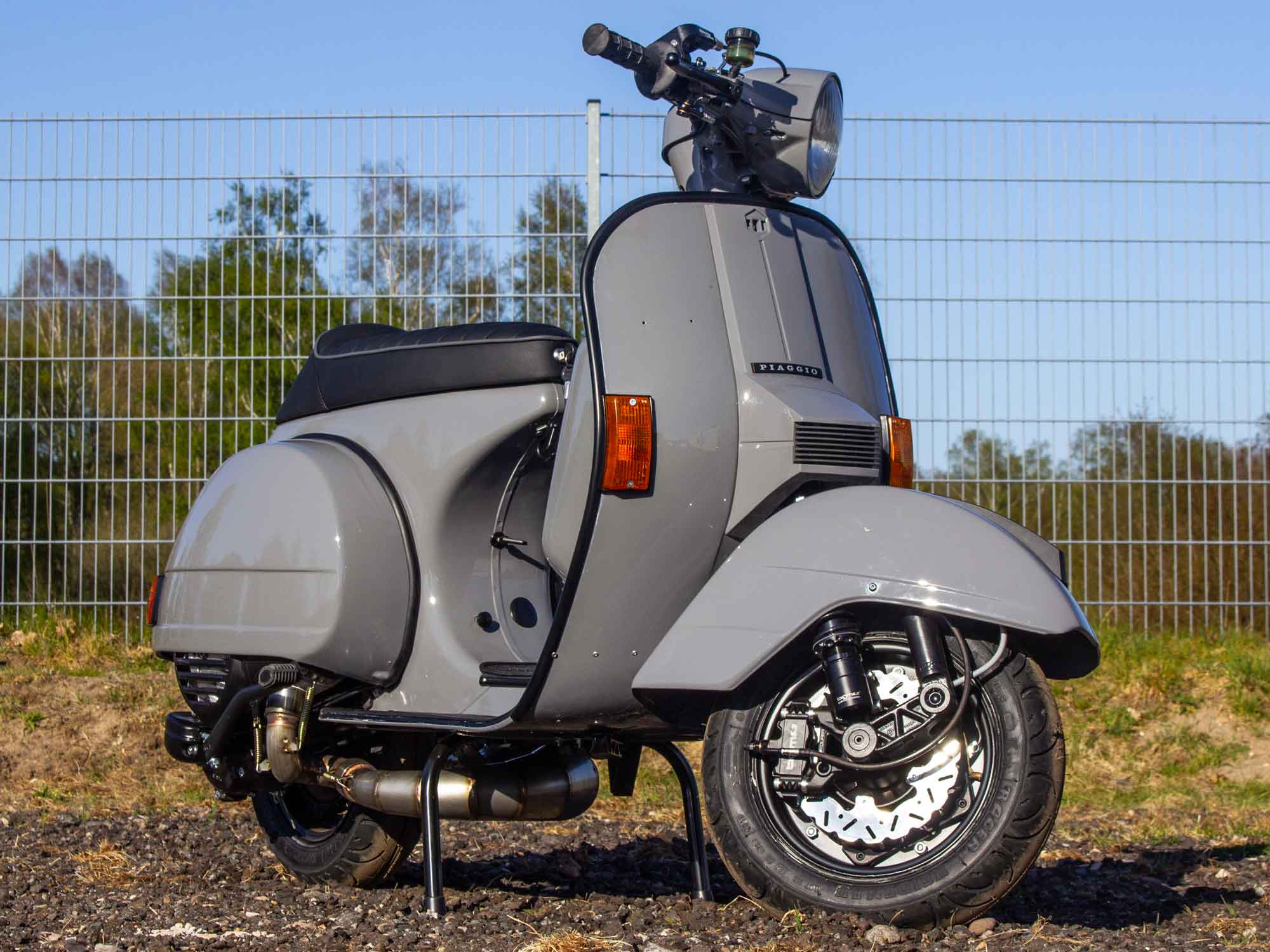 Kurzhub-Gasgriff Scooter & Service 90° CNC, Vespa Spezialteile, Custom  Parts, VESPA SHOP