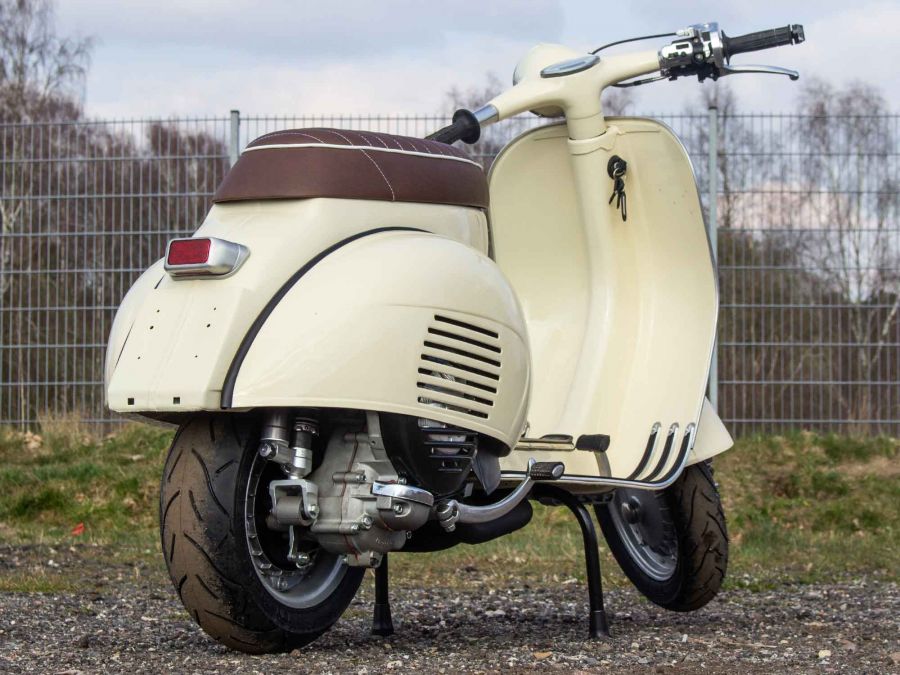 Custom Vespa VNB 125 Avorio 909