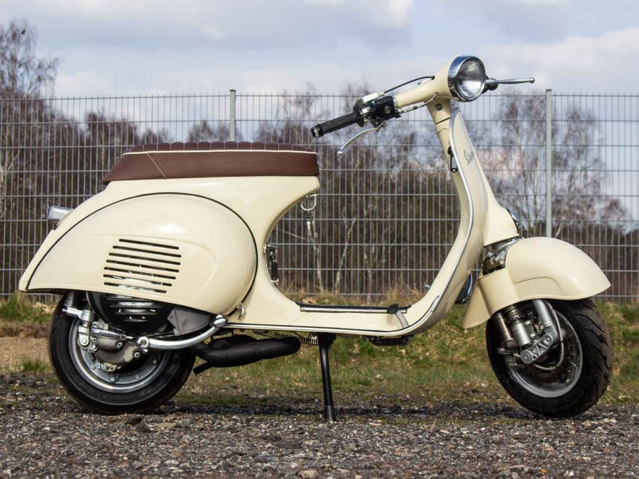 Custom Vespa VNB 125 Avorio 909