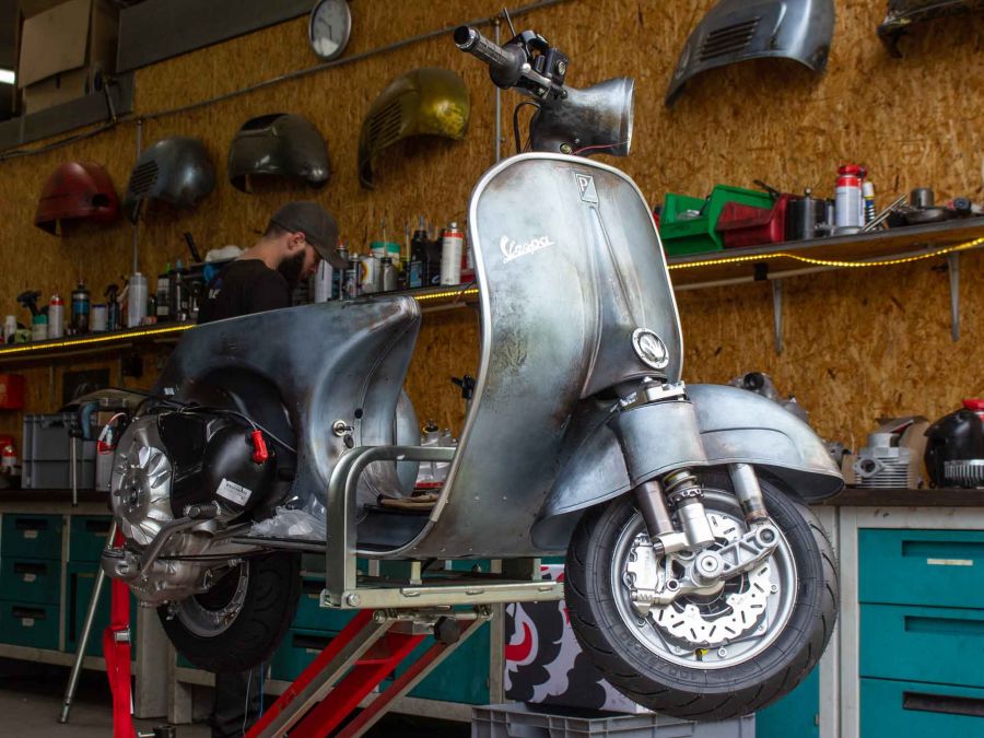 Custom Vespa VNB 244 Rawstyle