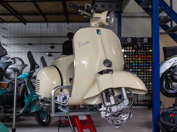 Vorschau: Custom Vespa VNB 244 Avorio 909 Vorschau: Custom Vespa VNB 244 Avorio 909