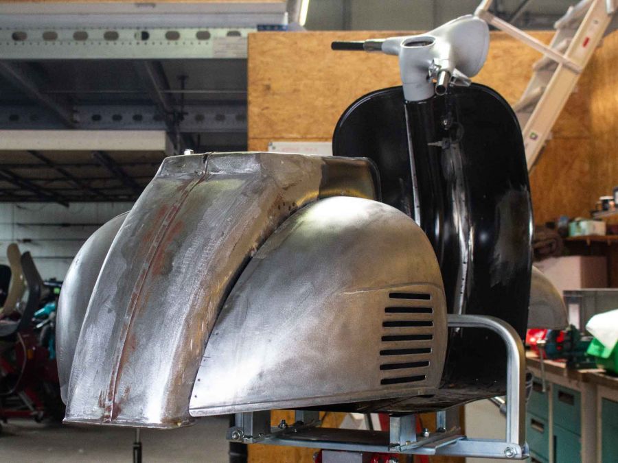 Custom Vespa VNB 244 Avorio 909