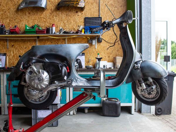 Vorschau: Custom Vespa VNB 244 Rawstyle Vorschau: Custom Vespa VNB 244 Rawstyle