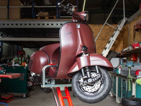 Vorschau: Vespa VNB 244 Schwarzrot Vorschau: Vespa VNB 244 Schwarzrot