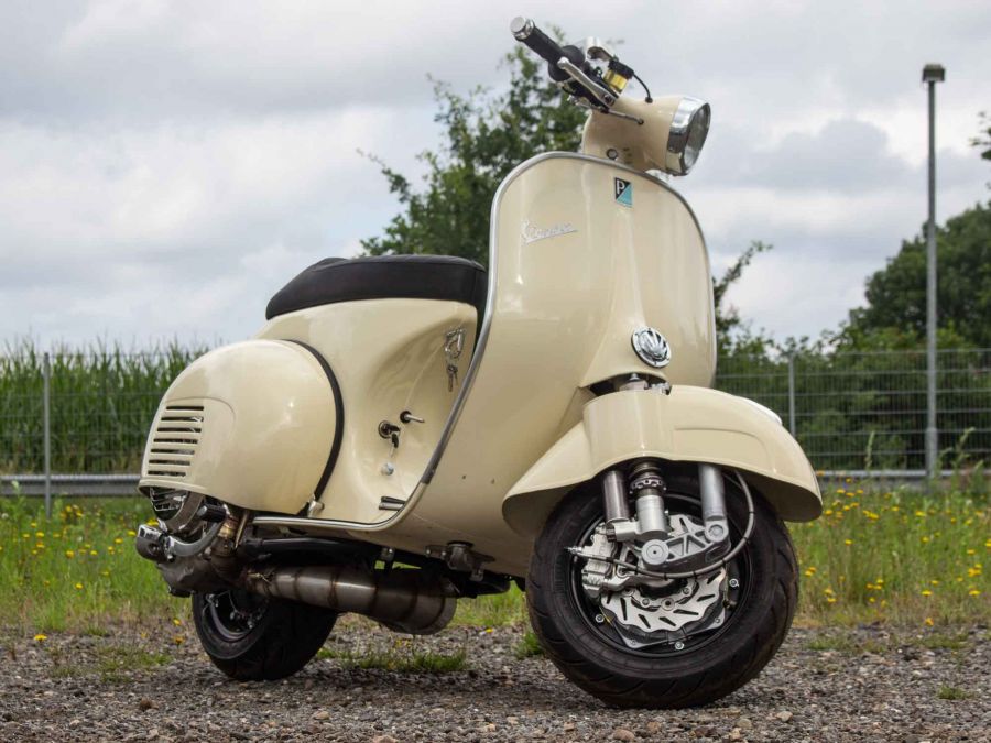 Custom Vespa VNB 244 Avorio 909
