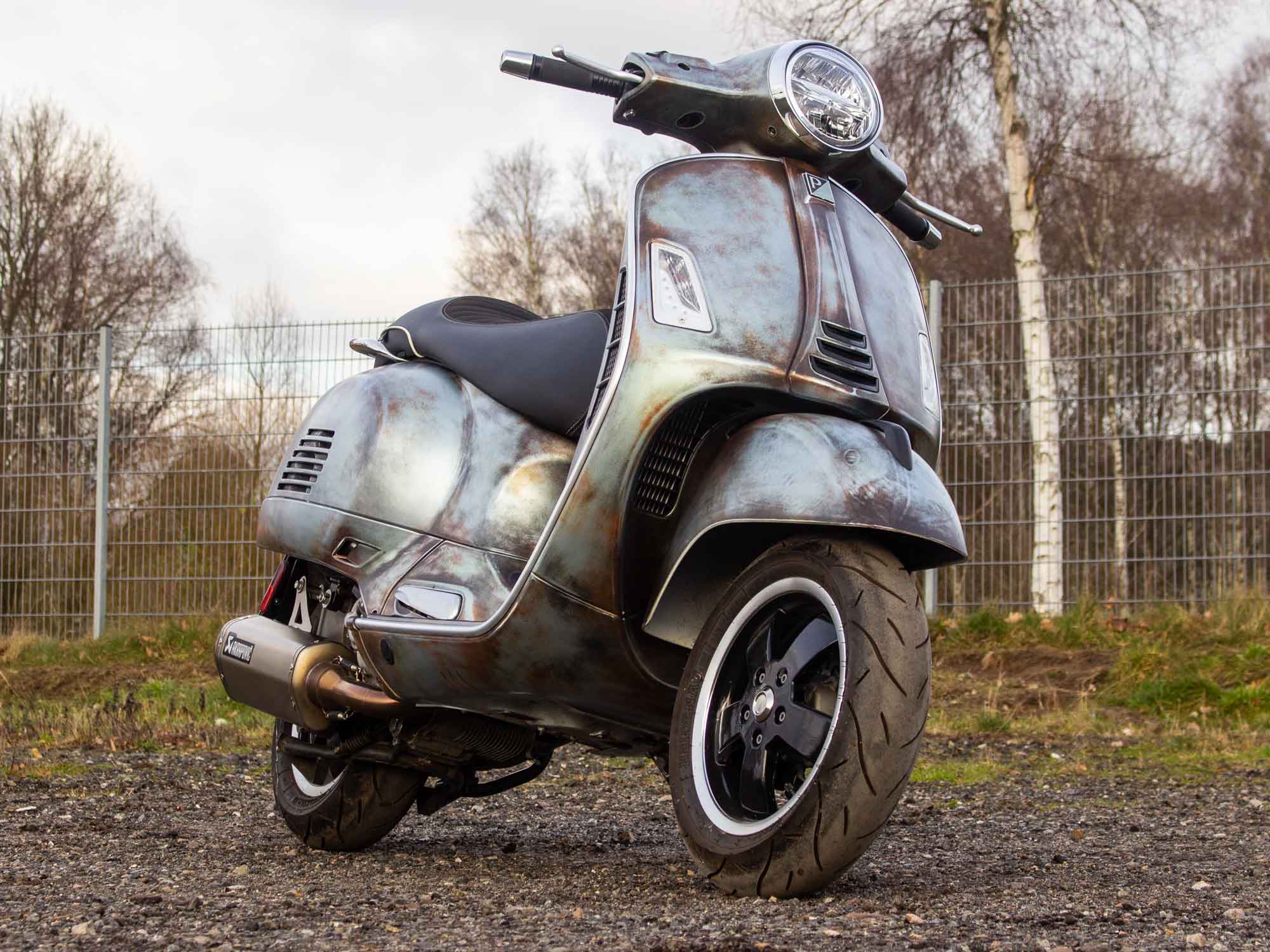 Custom Vespa GTS 300 HPE | Custom Vespa Galerie | CUSTOM VESPA ...