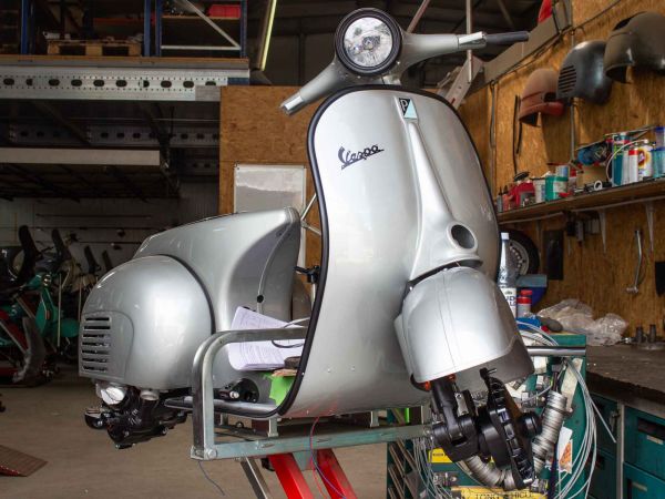 Vorschau: Vespa VNB 244 Mercedes Silbergrau Vorschau: Vespa VNB 244 Mercedes Silbergrau