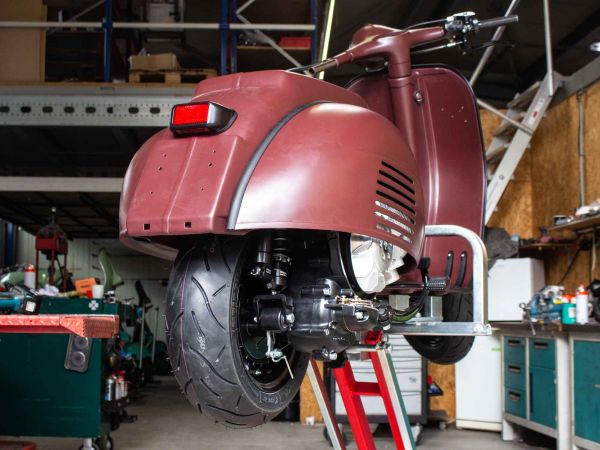 Vorschau: Vespa VNB 244 Schwarzrot Vorschau: Vespa VNB 244 Schwarzrot