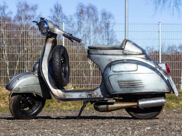 Vorschau: Custom Vespa Sprint 221 Rawstyle Vorschau: Custom Vespa Sprint 221 Rawstyle