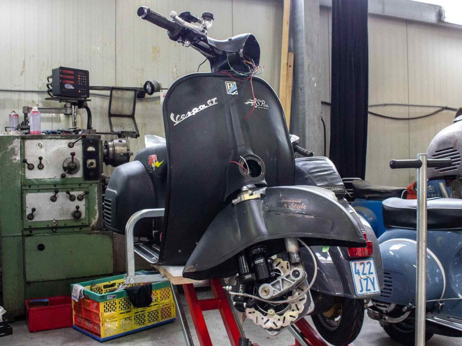 Custom Vespa GT 306