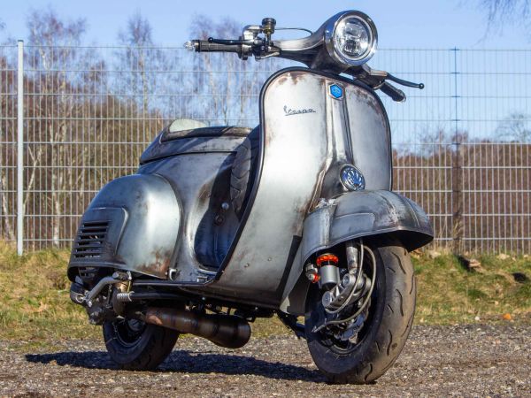 Vorschau: Custom Vespa Sprint 221 Rawstyle Vorschau: Custom Vespa Sprint 221 Rawstyle