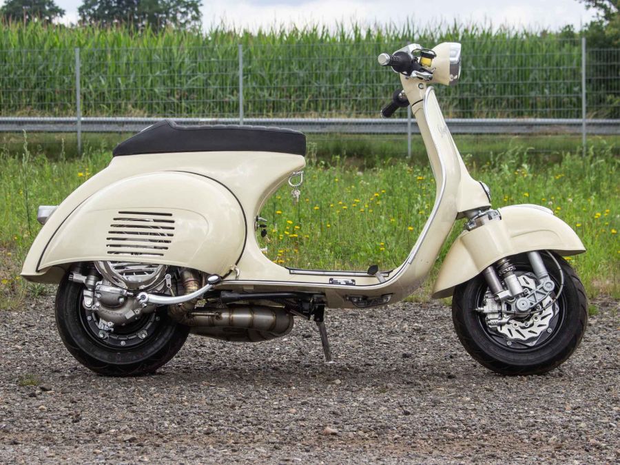 Custom Vespa VNB 244 Avorio 909