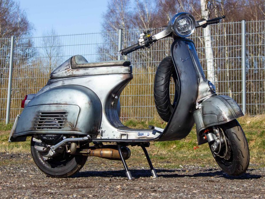 Custom Vespa Sprint 221 Rawstyle