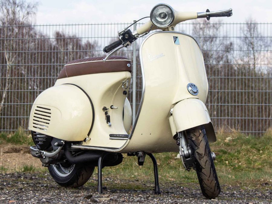 Custom Vespa VNB 125 Avorio 909