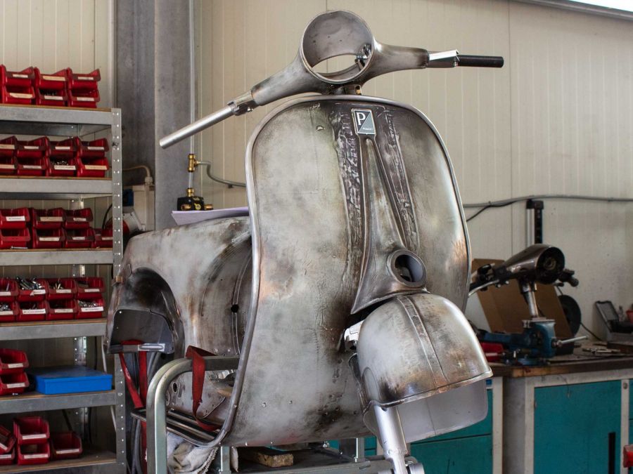 Custom Vespa VNB 260 Grigio Rawstyle