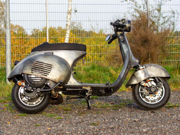 Custom Vespa SLS 300