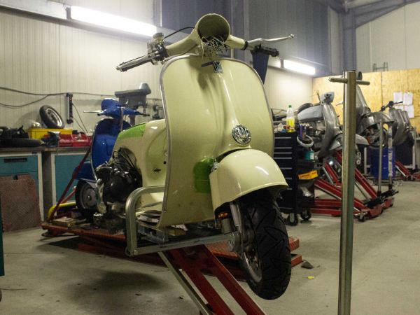 Vespa VNB 244 Classic Racer