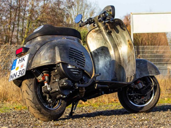 Custom Vespa SLS 300