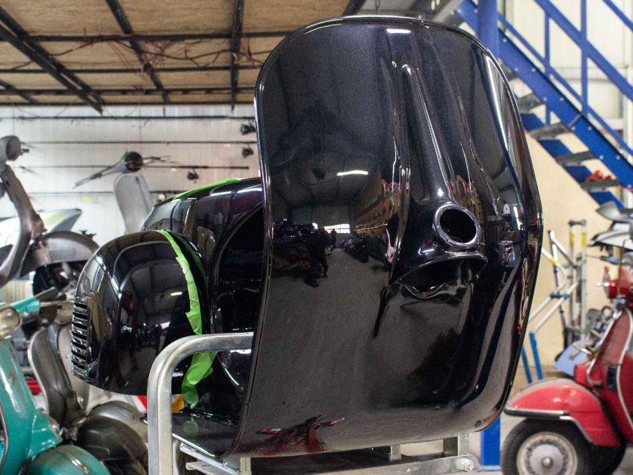 Custom Vespa VNB 244 Nero Daytona Metallic