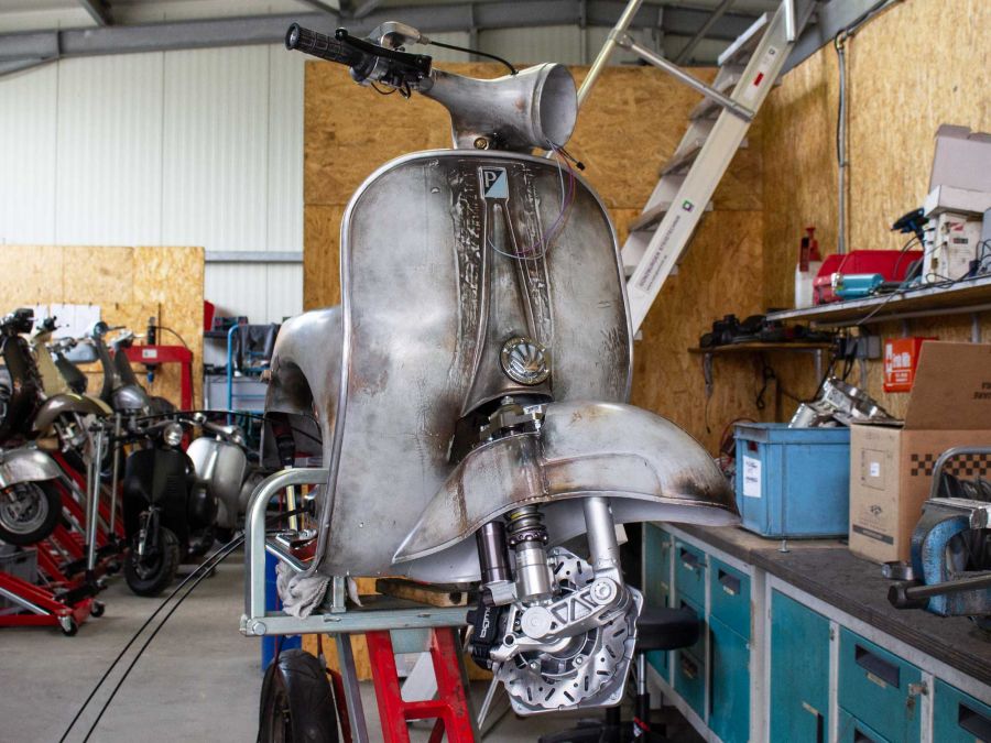 Custom Vespa VNB 260 Grigio Rawstyle