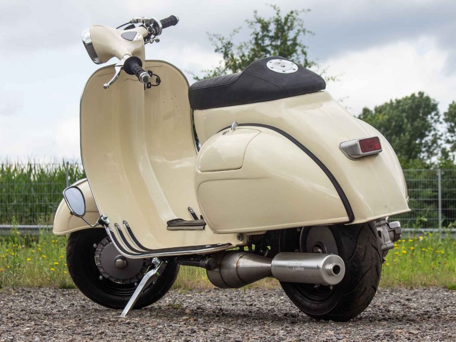 Custom Vespa VNB 244 Avorio 909
