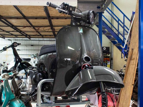 Vorschau: Vespa VNB 125 T5 Grigio Scuro Vorschau: Vespa VNB 125 T5 Grigio Scuro