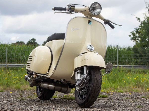 Vorschau: Custom Vespa VNB 244 Avorio 909 Vorschau: Custom Vespa VNB 244 Avorio 909